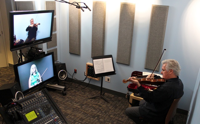 Pinchas Zukerman in the Hexagon studio teaching to a violin student (bottom TV screen) at the Sibelius Academy in Finland | Kevin Bhookun