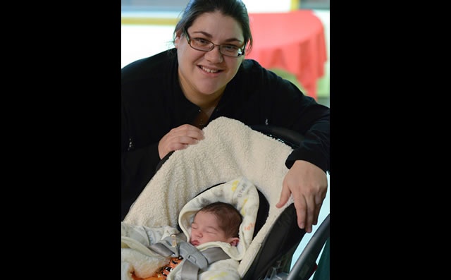 Danielle Mallet-Hachey with her newborn baby | photo: Fred Cattroll